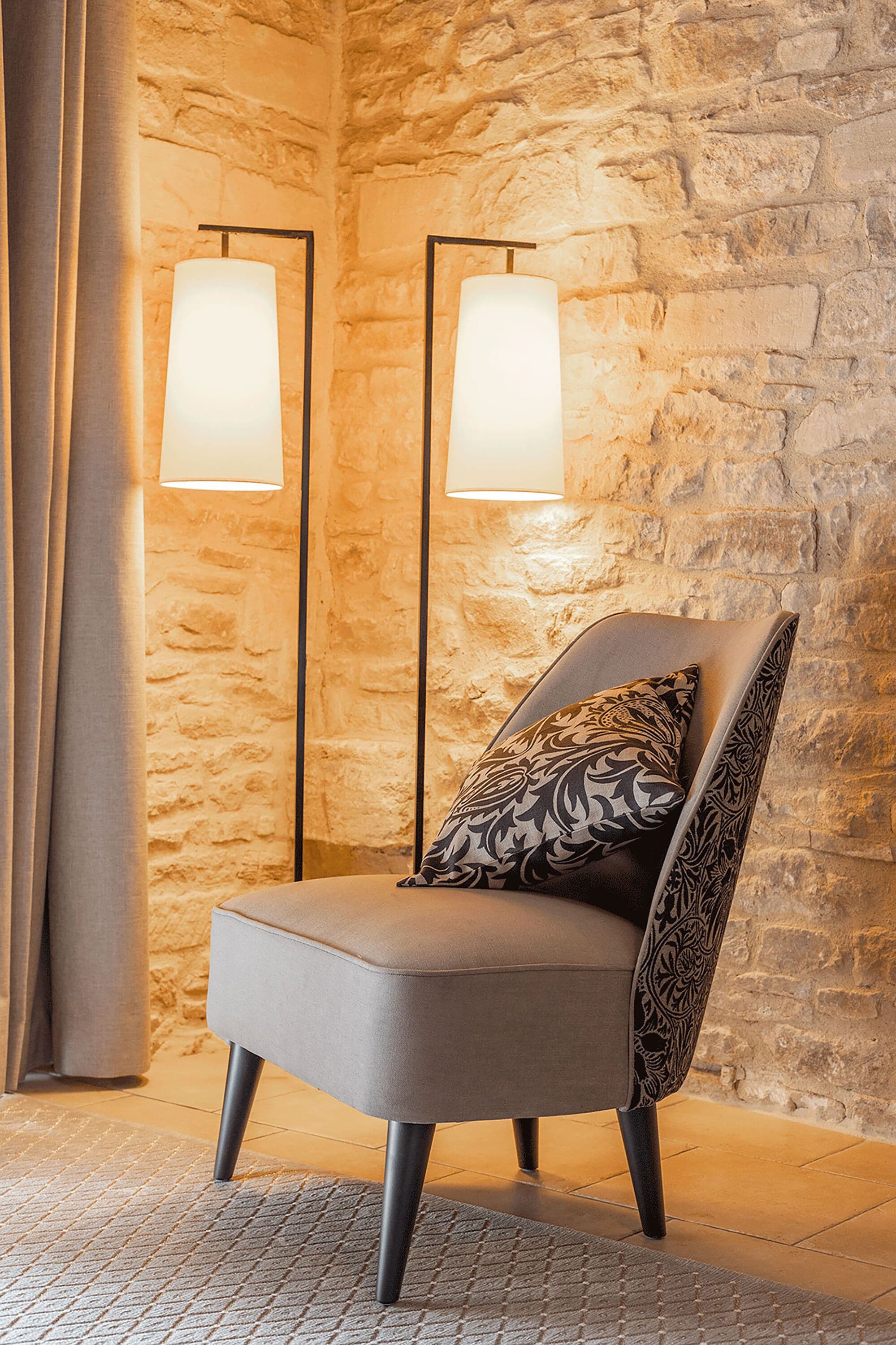 82-cm flat-screen tv with satellite channels