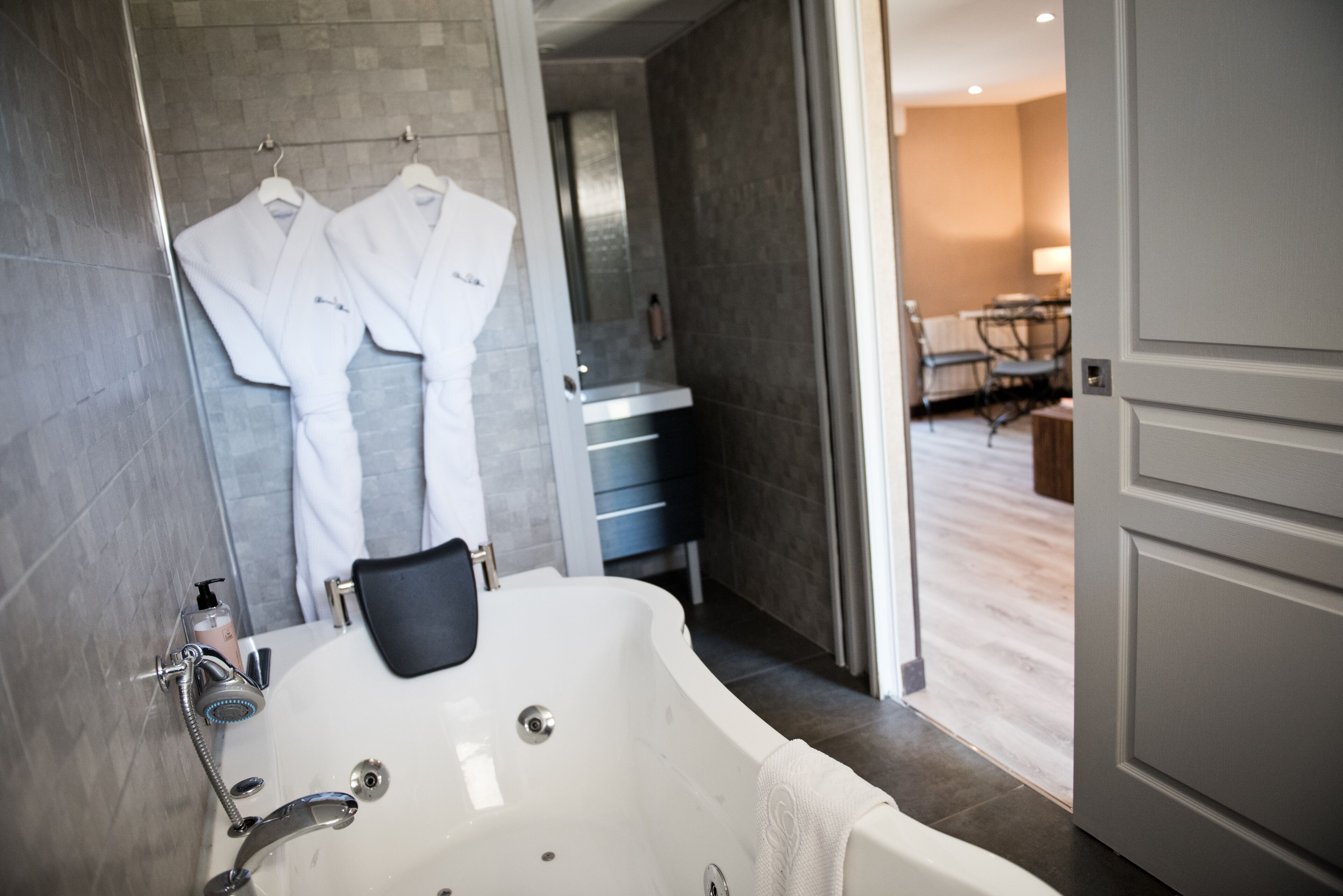 suite | private spa tub