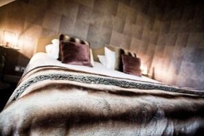 Suite | Pillow-top beds, minibar, in-room safe, individually decorated - Domaine De Barive (Sainte-Preuve)