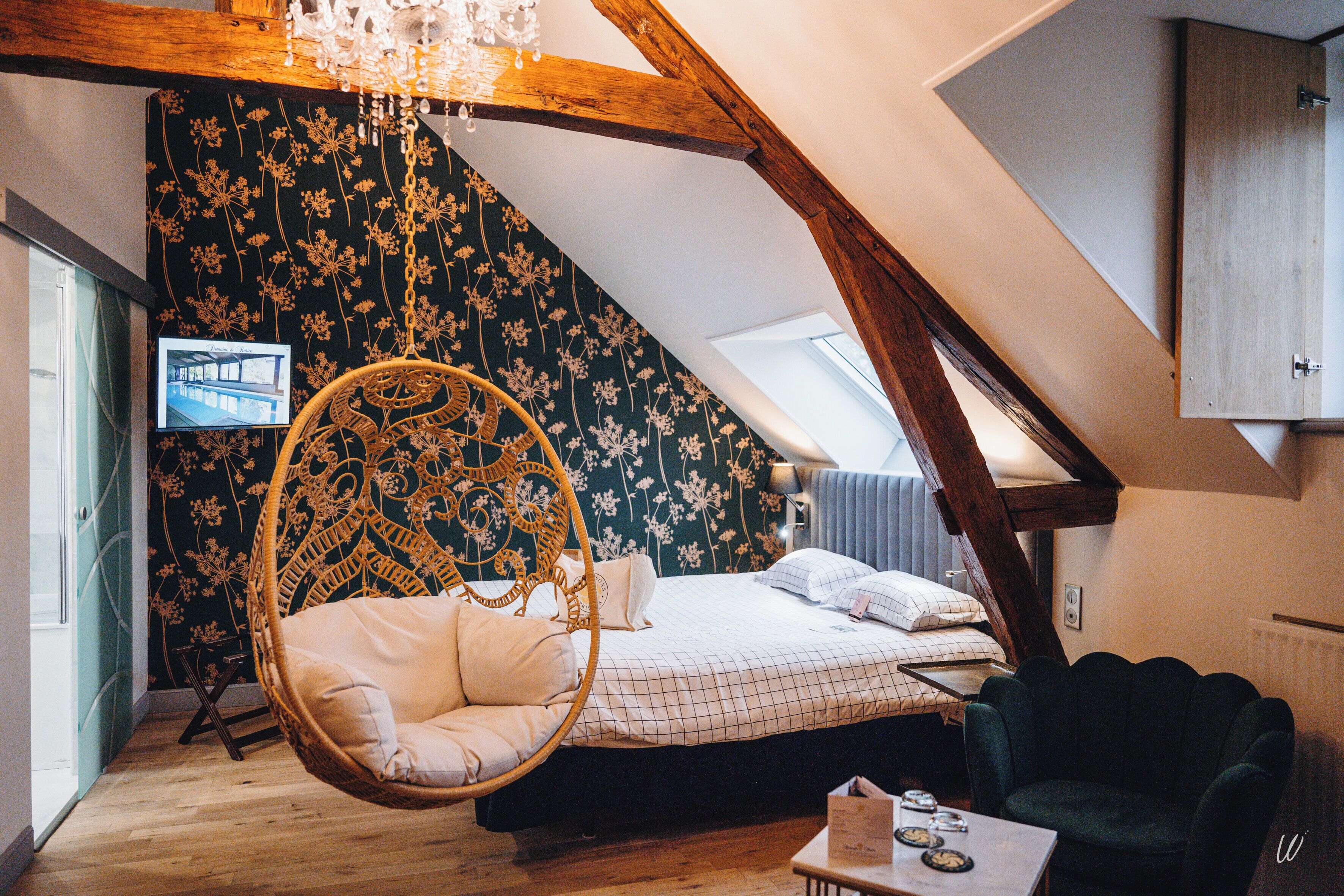 deluxe double room | pillow-top beds, minibar, in-room safe, desk