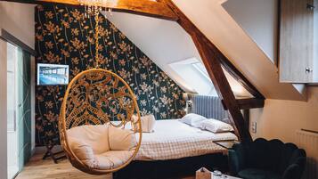 Deluxe Double Room | Pillow-top beds, minibar, in-room safe, individually decorated