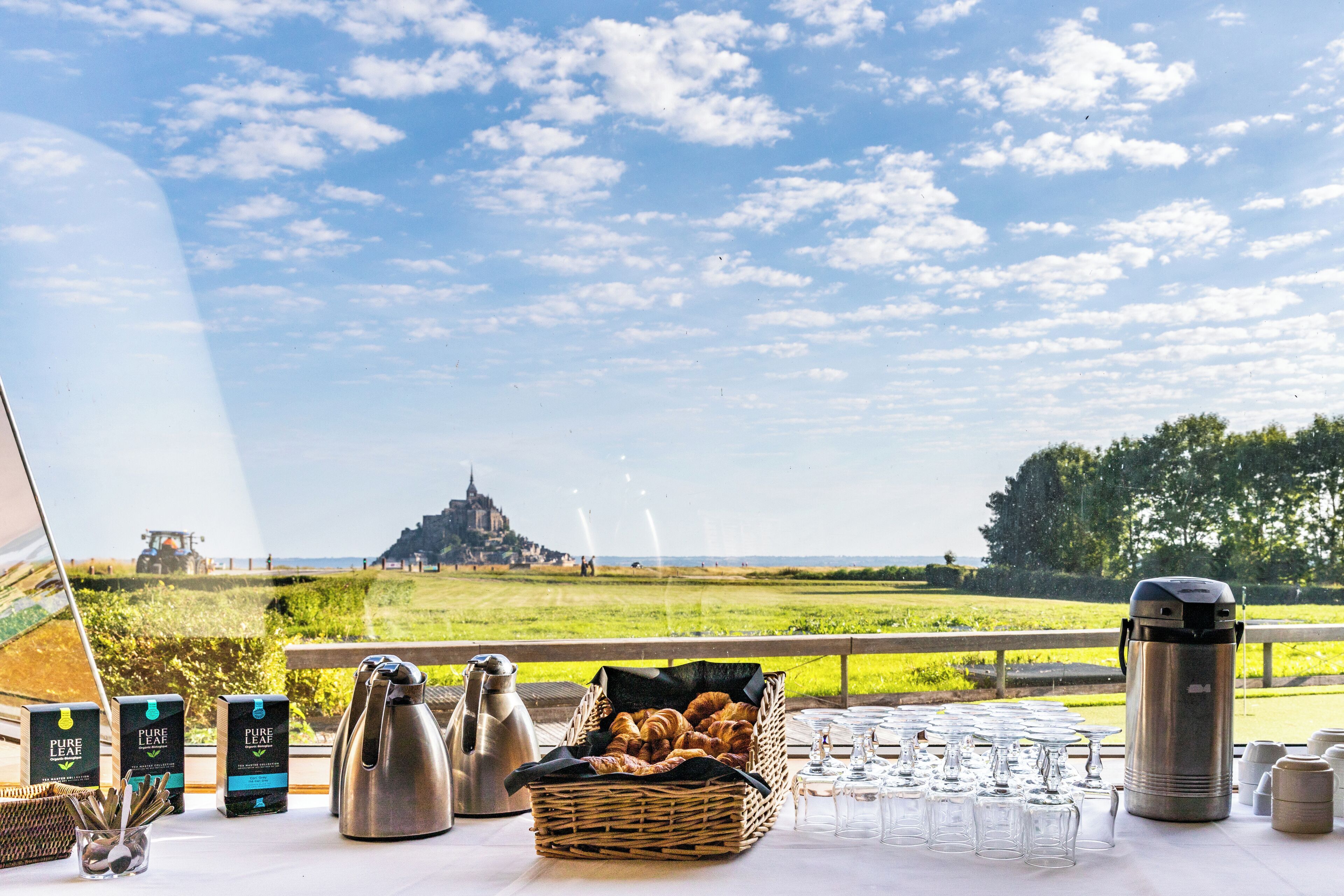 Bao gồm bữa sáng buffet hàng ngày 