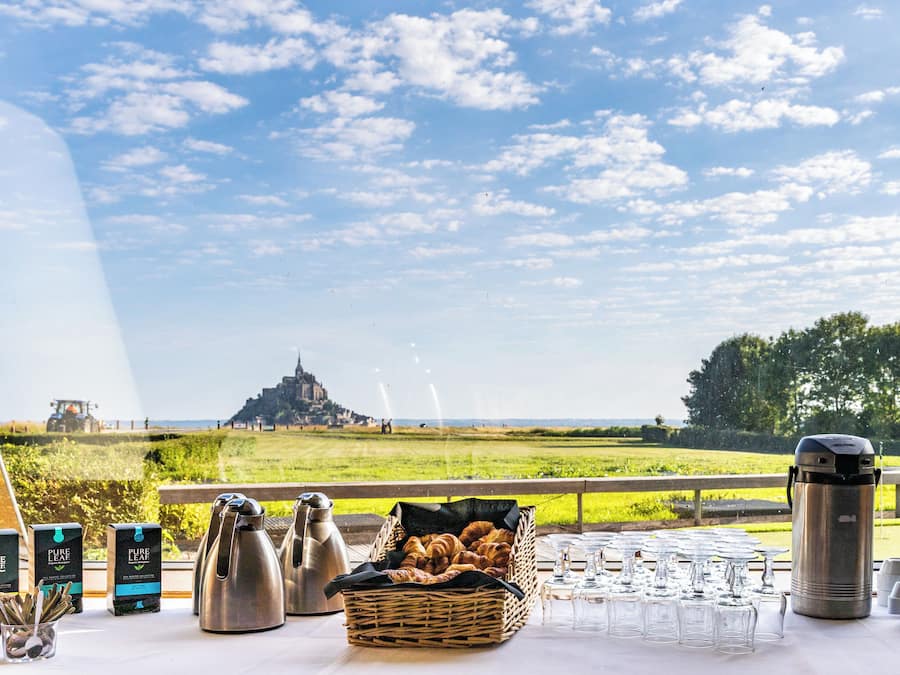 TĂ€gliches inbegriffenes FrĂŒhstĂŒcksbuffet