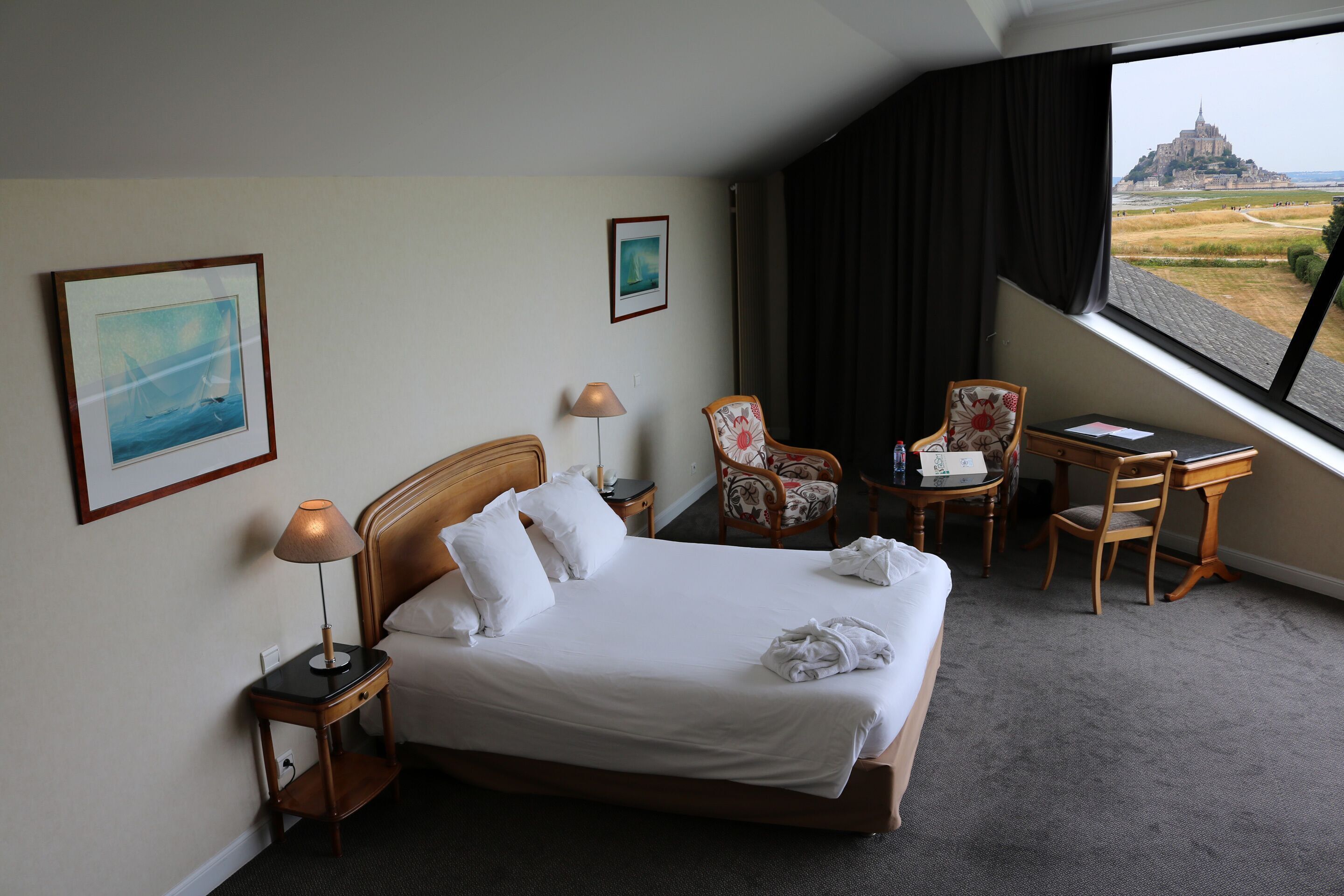 Premium bedding, minibar, in-room safe, desk