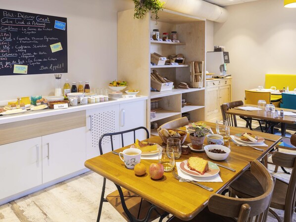 Daily buffet breakfast (EUR 12.90 per person)