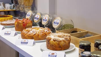 Tägliches Frühstücksbuffet gegen Gebühr