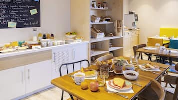 Desayuno buffet todos los días (con cargo)