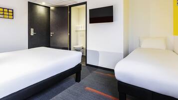 Zimmer, Mehrere Betten (Pop) | Schreibtisch, VerdunkelungsvorhÀnge, schallisolierte Zimmer