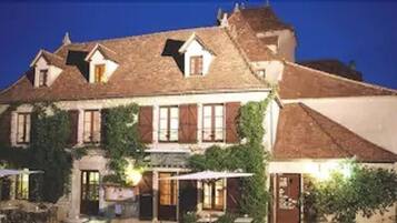 Mặt tiền nơi lưu trú