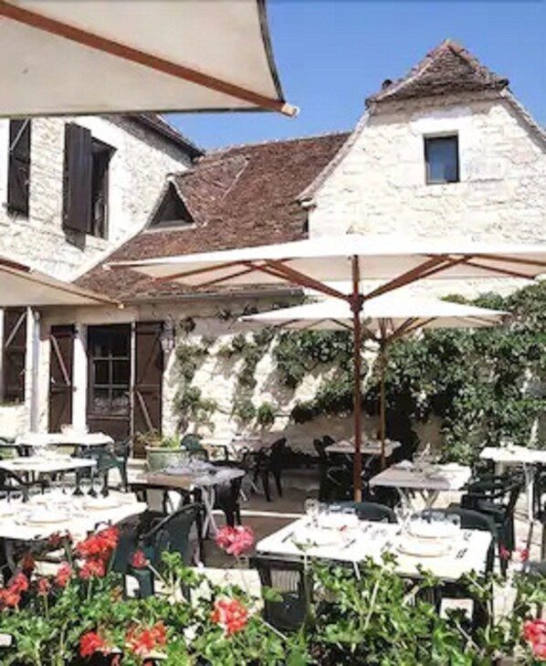 Lunch and dinner served, French cuisine - Hôtel la Garissade (Coeur-de-Causse)