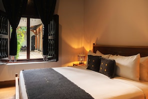 Superior Room, 1 King Bed | Premium bedding, in-room safe, iron/ironing board, free WiFi