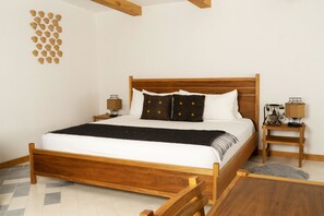 Suite, 1 kingsize-seng | Sengetøy av topp kvalitet, safe på rommet og strykejern/-brett