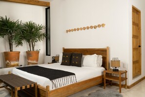 Suite Deluxe, 1 cama King size | Ropa de cama de alta calidad y caja de seguridad en la habitación 