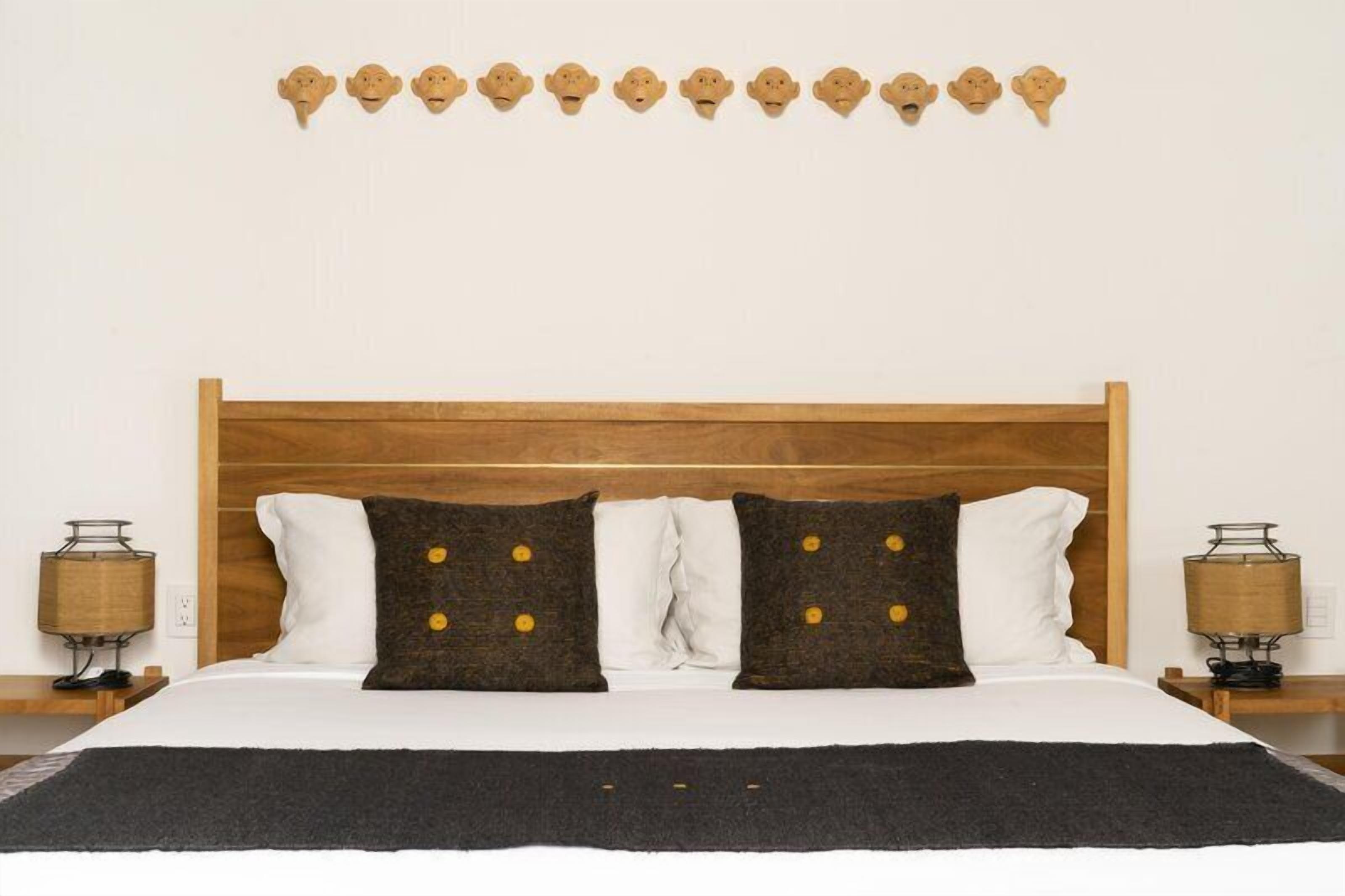 Deluxe Suite, 1 King Bed | Premium bedding, in-room safe, iron/ironing board, free WiFi