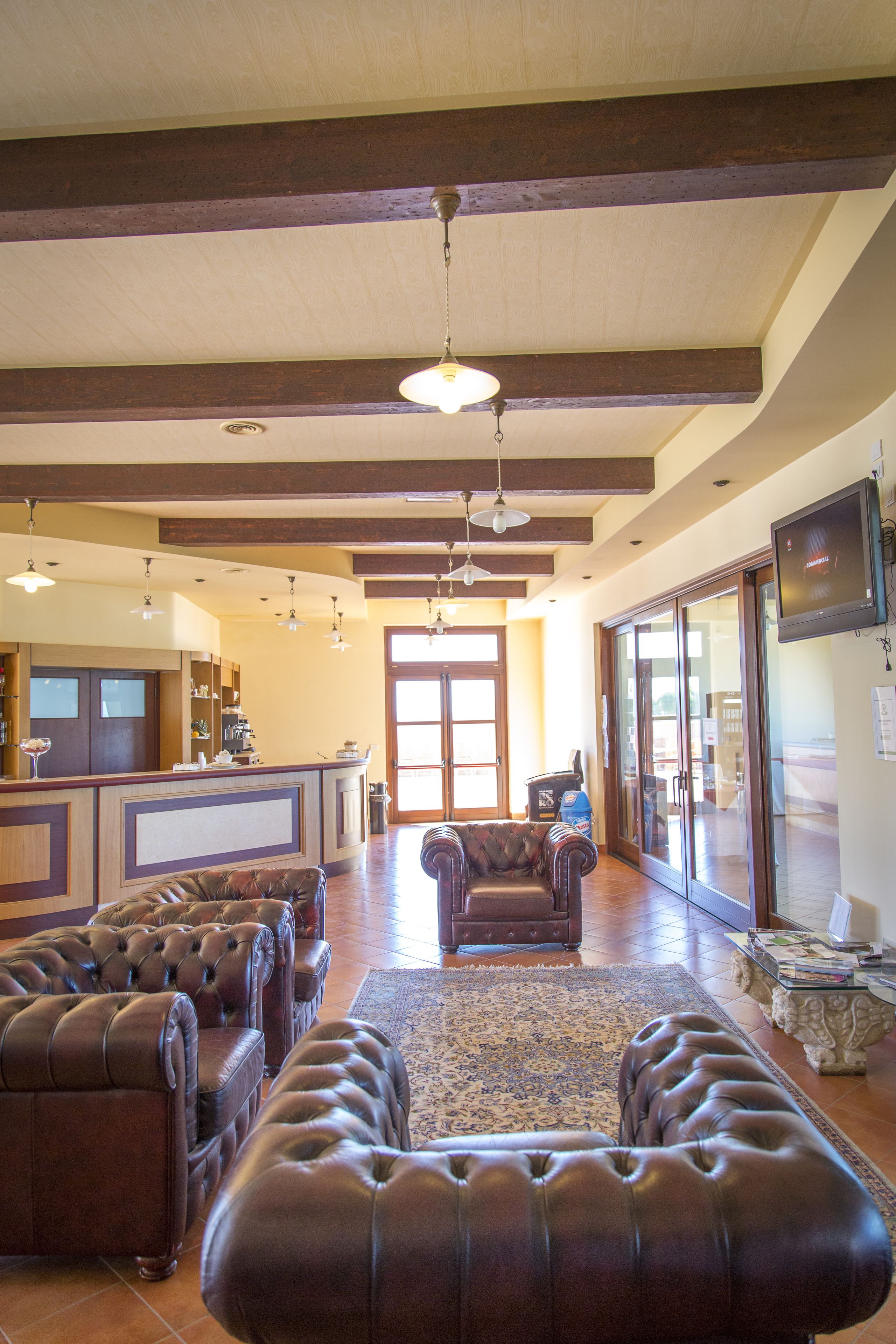 3 bars/lounges, poolside bar