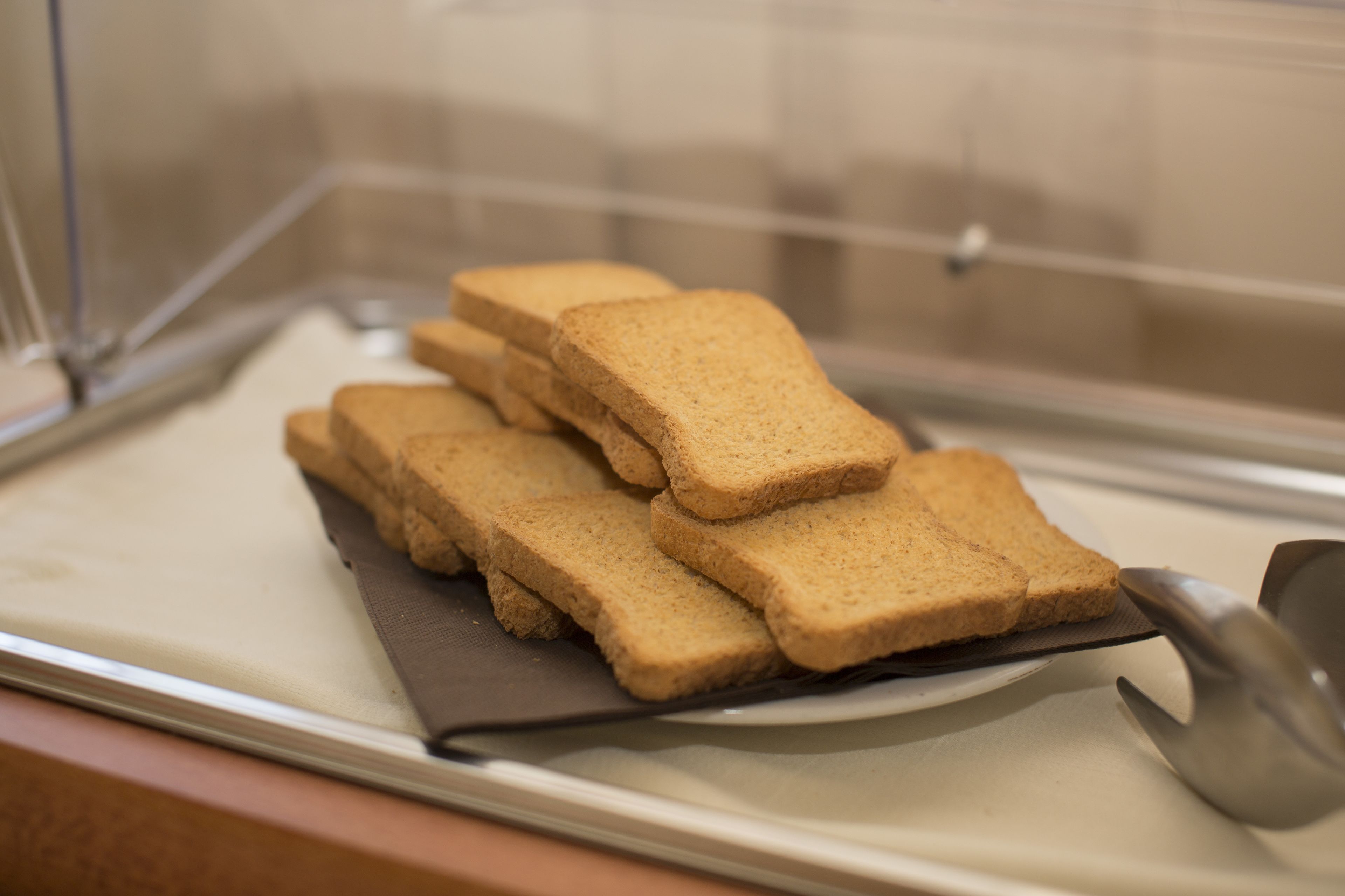 A tray of sliced bread in a bakery display case.