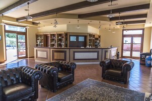 3 bars/lounges, poolside bar