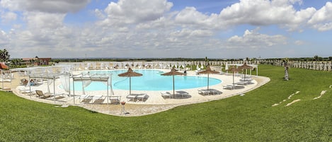 Outdoor pool, sun loungers