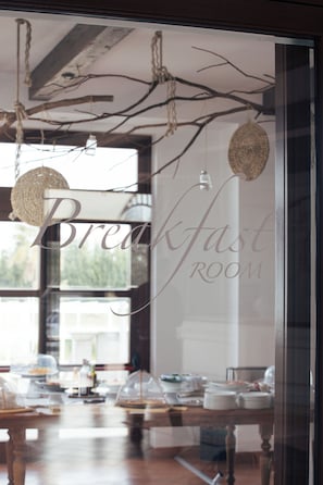 Tägliches inbegriffenes Frühstücksbuffet