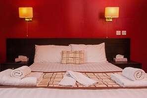 Habitación doble estándar | Escritorio, wifi gratis y ropa de cama 