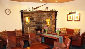 Serves lunch and dinner