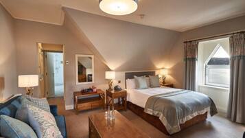 Desk, iron/ironing board, free WiFi, bed sheets