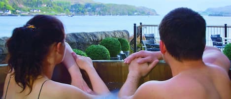 Behandlingsrom for par, kroppsbehandlinger og massasje med varme steiner