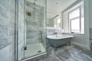 Bay View Junior Suite | Bathroom - Oban Bay Hotel (Oban)