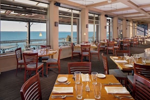 Breakfast, lunch, dinner served; local cuisine, ocean views 