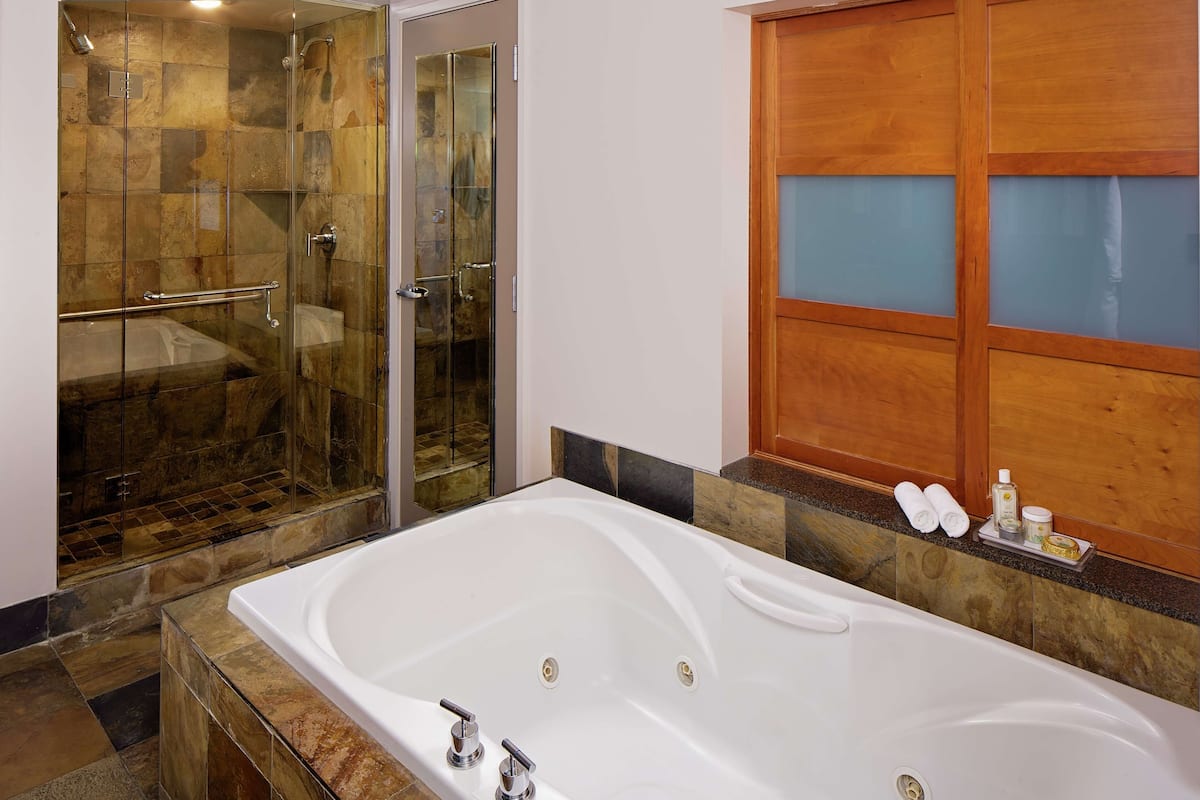suite, 1 bedroom, bay view | bathroom | shower, hair dryer, bathrobes, towels