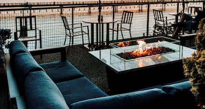 Chrysalis Inn & Spa Bellingham, Curio Collection by Hilton