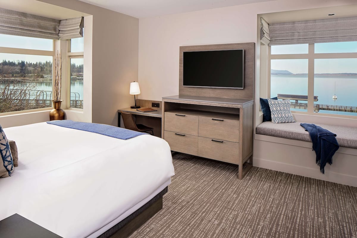 Suite, 1 Bedroom, Bay View, Corner | 1 bedroom, premium bedding, down comforters, minibar