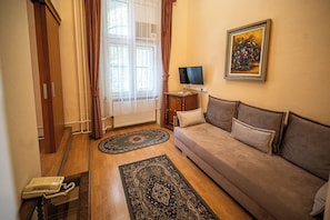 Down comforters, Select Comfort beds, in-room safe, iron/ironing board - Tisza Hotel (Szeged)