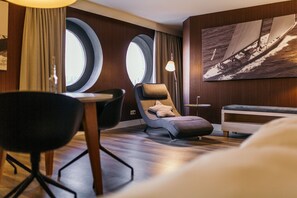 Suite, River View (Captain) | Desk, blackout curtains, iron/ironing board, free WiFi - Delta Hotel Vlaardingen (Vlaardingen)