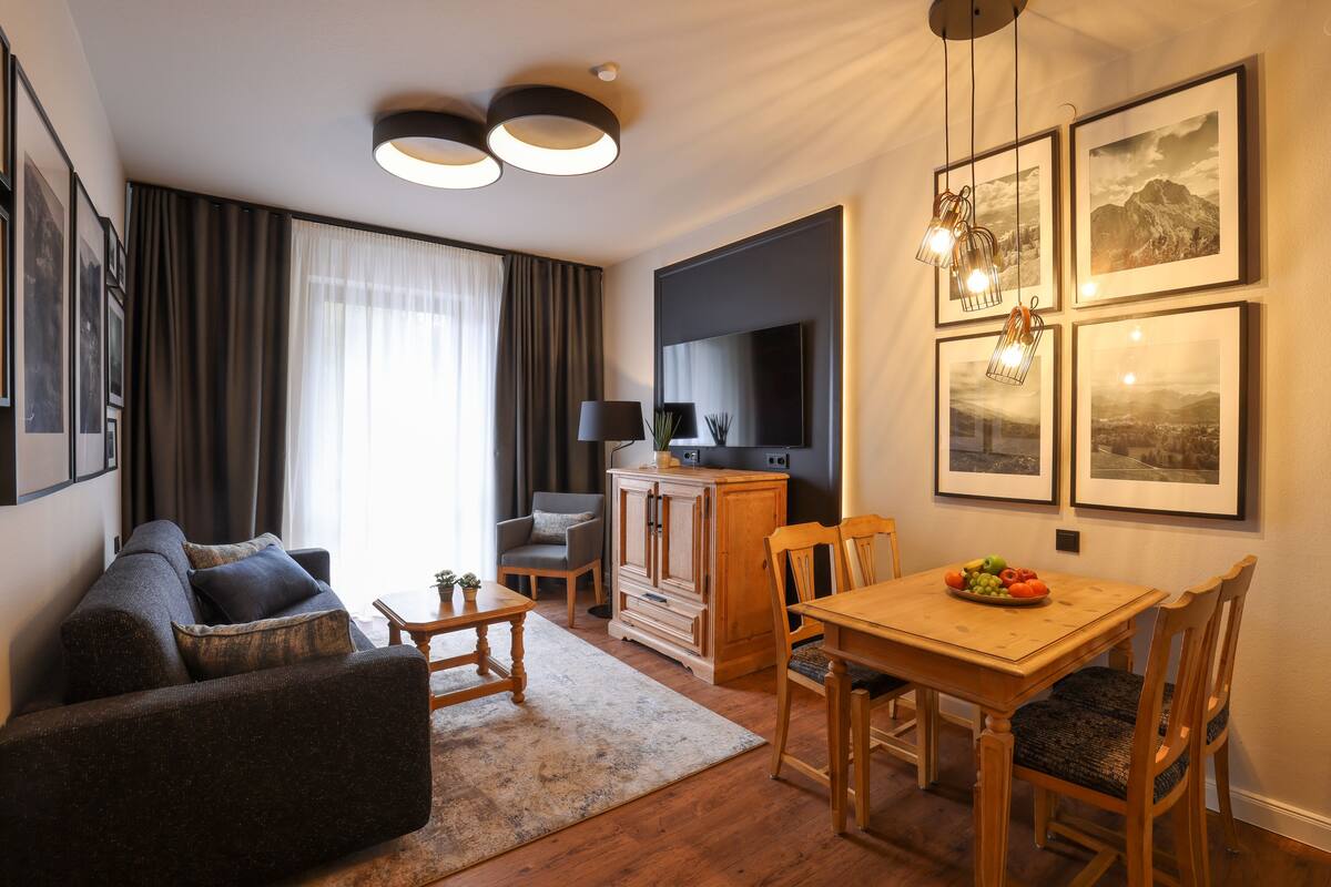 Apartemen Superior | Brankas, tirai kedap cahaya, setrika/meja setrika, dan Wi-Fi gratis