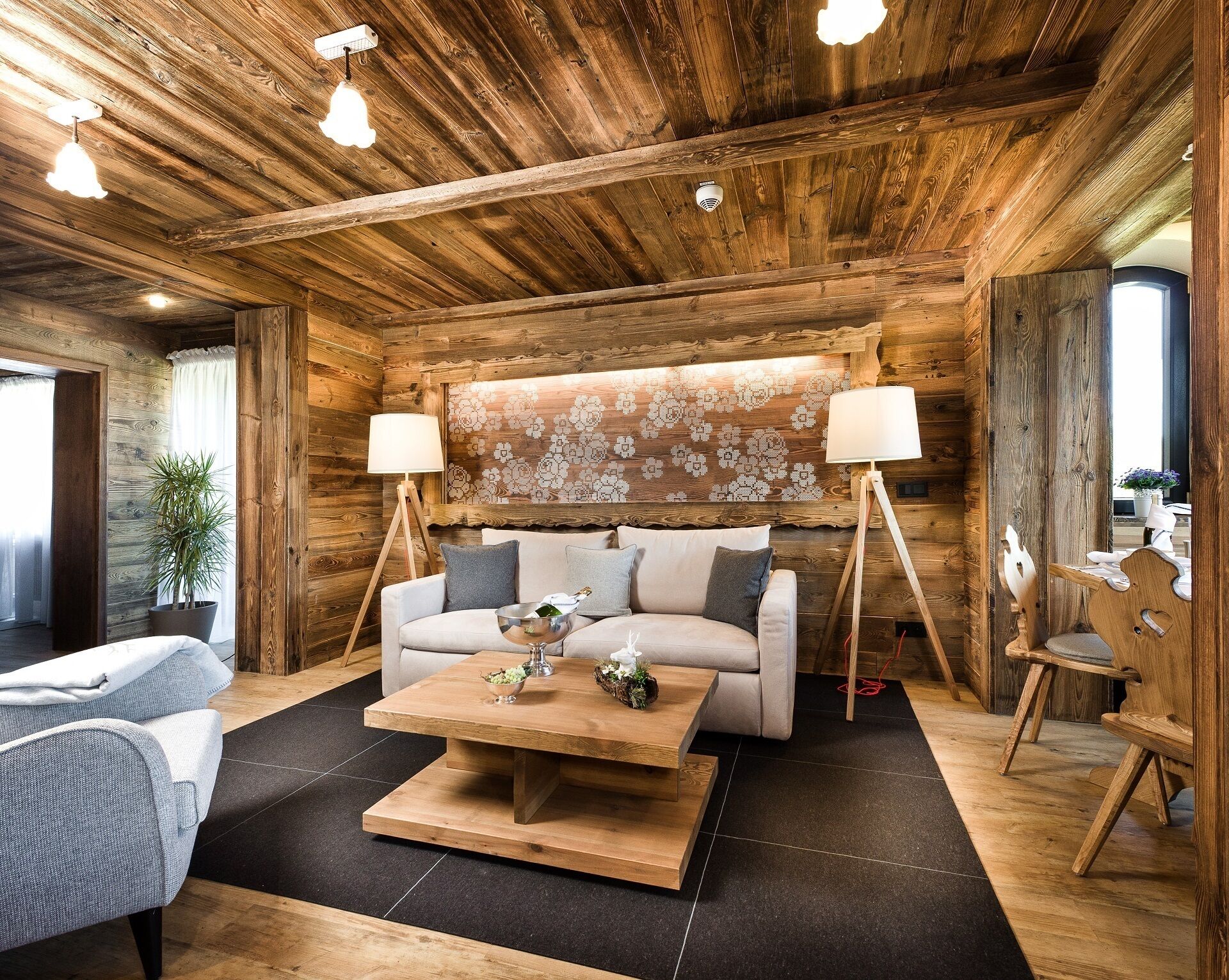 Chalet superior | Caja de seguridad en la habitación y tabla de planchar con plancha 