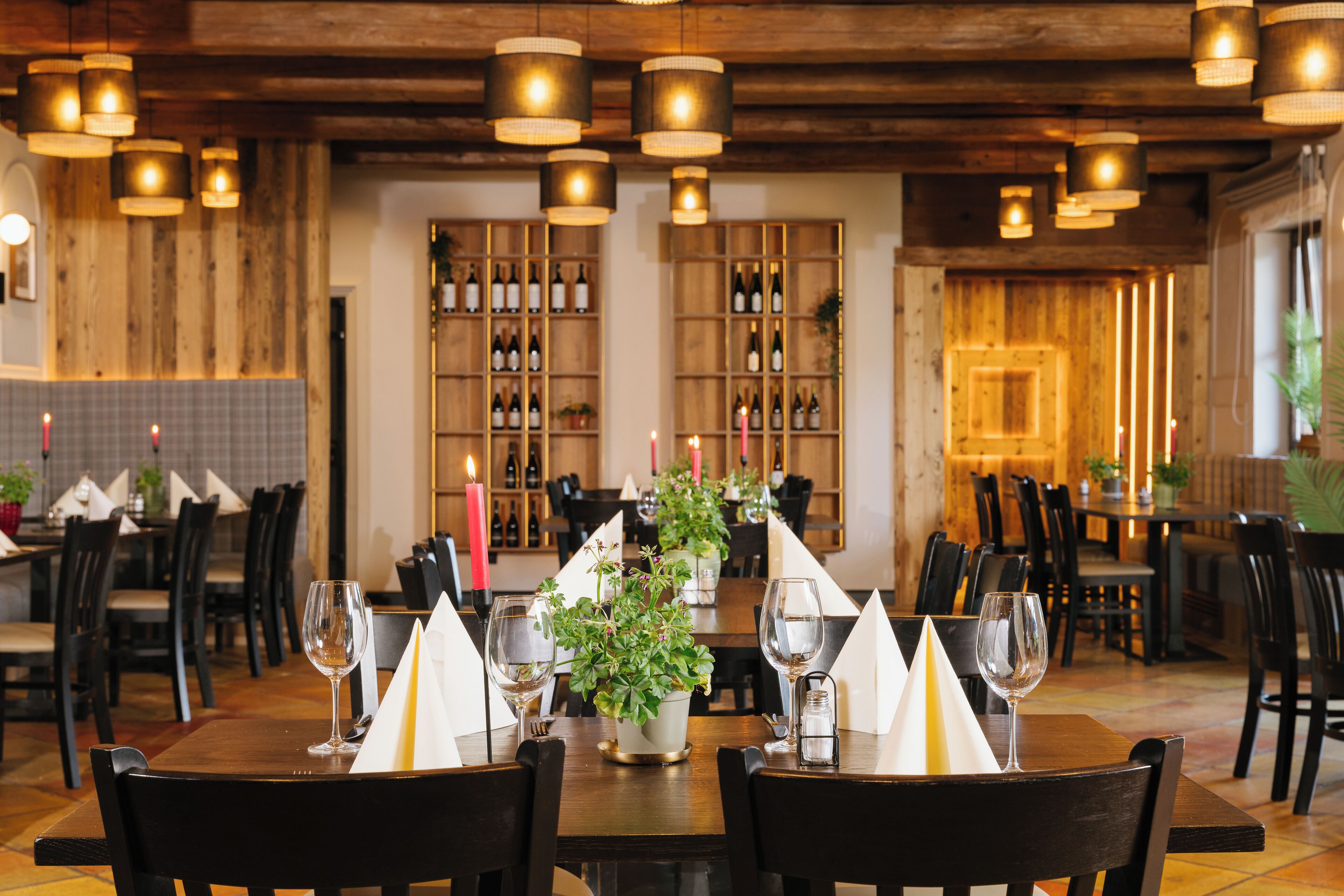 breakfast and dinner served, international cuisine