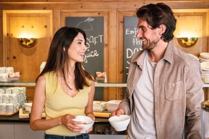 Se ofrece un desayuno bufé todos los días (por un coste adicional)