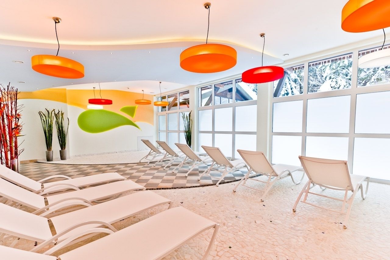 sauna, hot tub, steam room, body wraps, body scrubs, facials