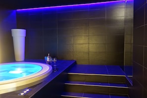 Sauna, banyera d'hidromassatge i tractaments d'hidroteràpia