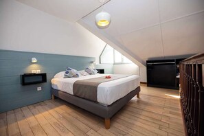 Minibar, iron/ironing board