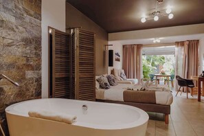 Minibar, iron/ironing board - Hotel Archipel (St Gilles-les-Bains)