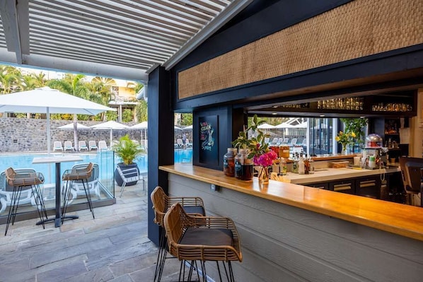 Bar (on property) - Hotel Archipel (St Gilles-les-Bains)