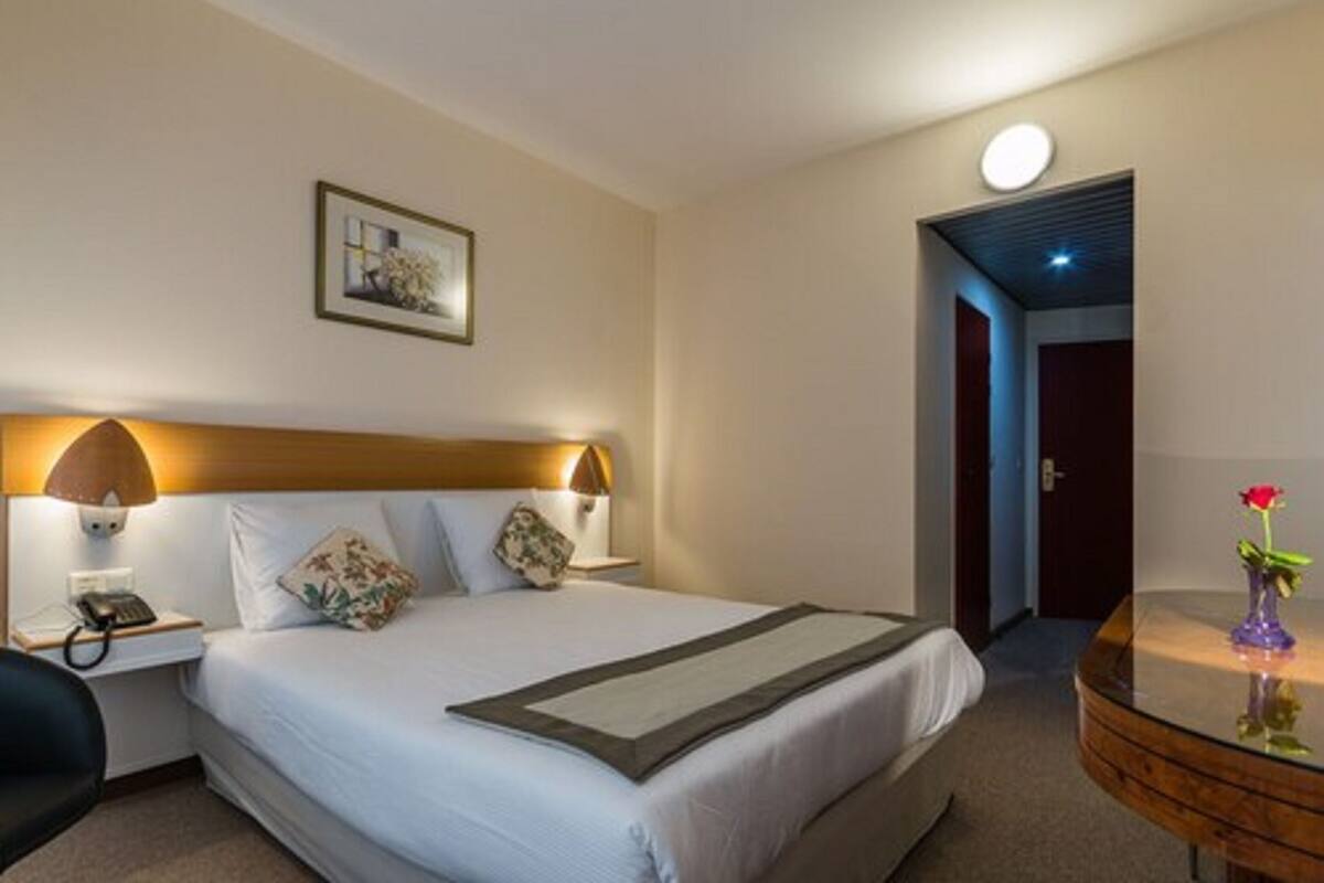 Chambre Deluxe double | Coffre-fort, bureau, système d’insonorisation, lit de bébé (gratuit)