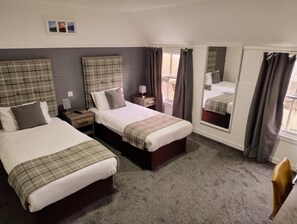 Desk, iron/ironing board, free WiFi, bed sheets - Muthu Royal Thurso Hotel (Thurso)