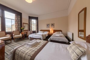 Desk, iron/ironing board, free WiFi, bed sheets - Muthu Royal Thurso Hotel (Thurso)