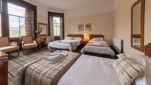 Desk, iron/ironing board (on request), WiFi (free), bed sheets - Muthu Royal Thurso Hotel (Thurso)