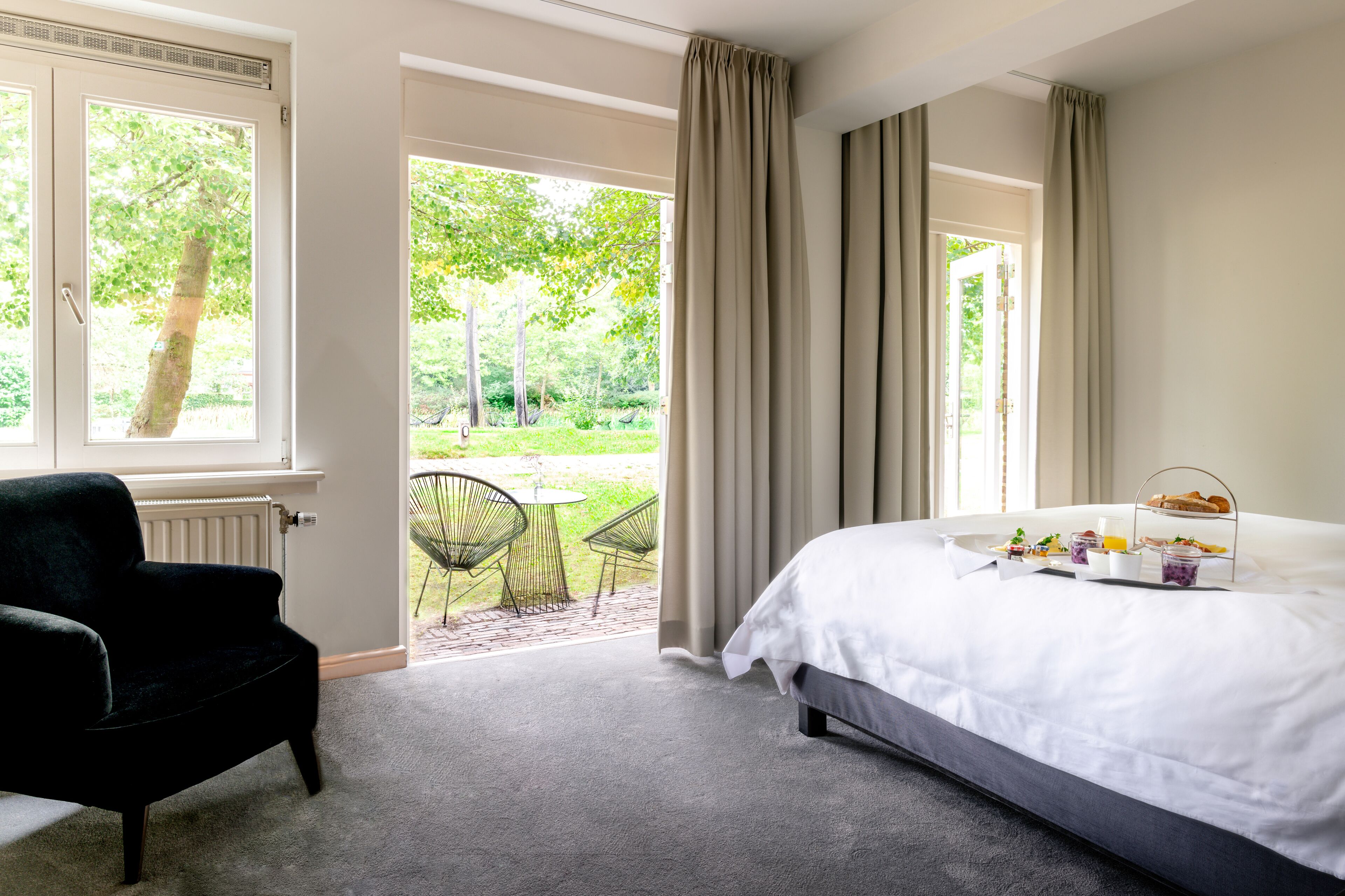 Daily buffet breakfast (EUR 18.50 per person)