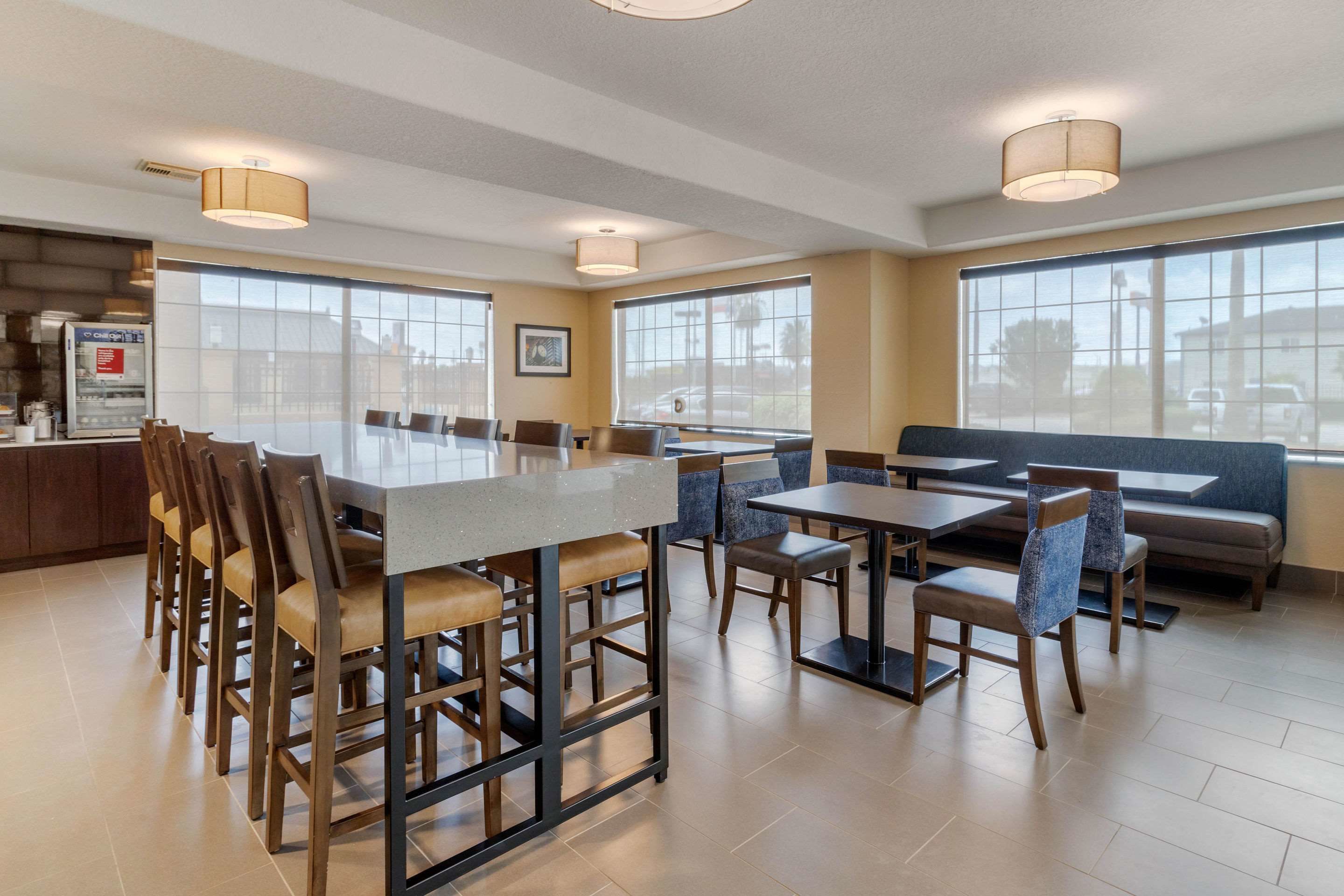 free buffet breakfast