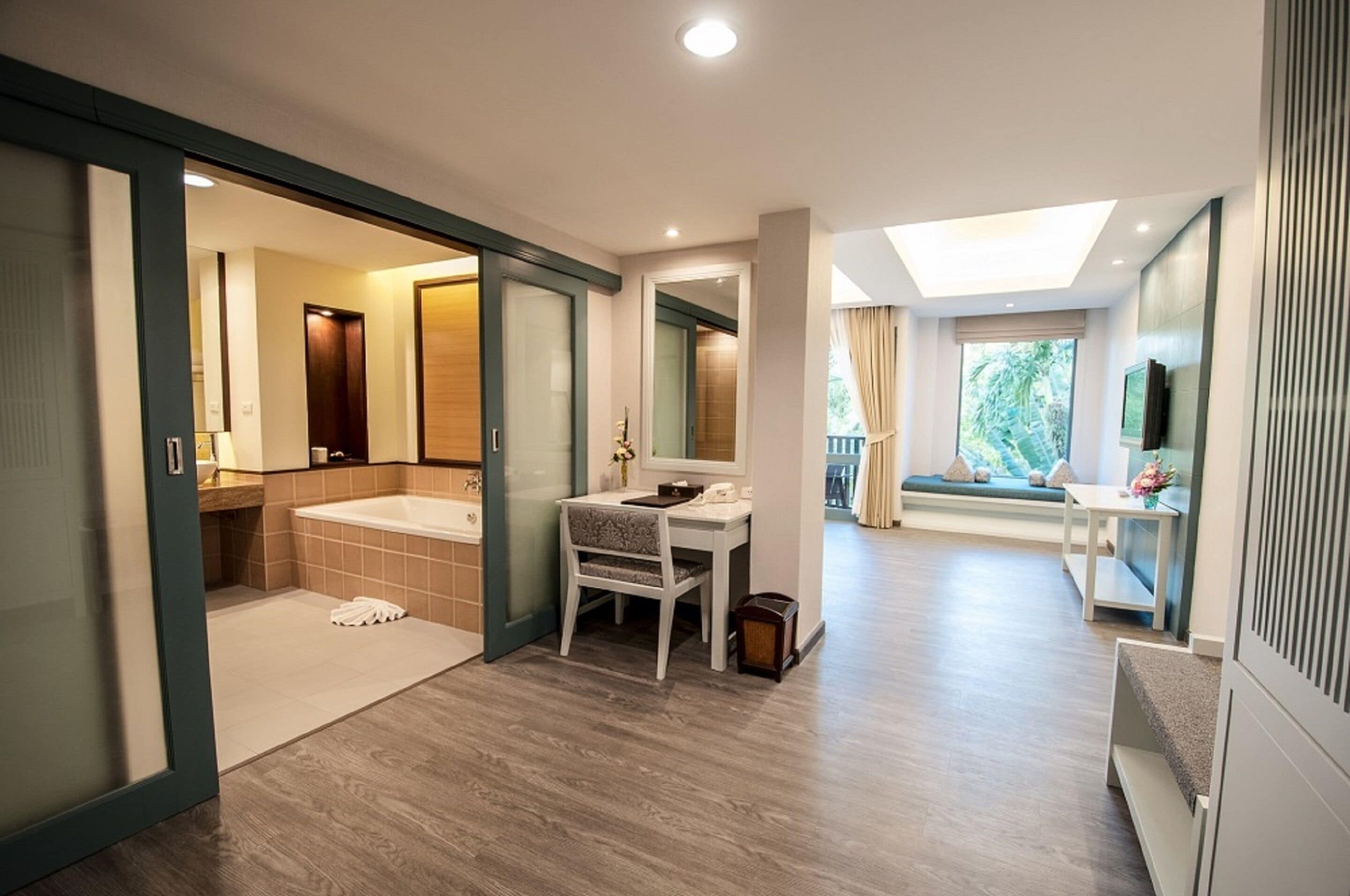 junior suite | 1 bedroom, minibar, in-room safe, desk